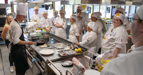 Anche il Great Lakes Culinary Institute del Michigan (USA) ha scelto Alba Accademia Alberghiera per un corso di approfondimento sull&rsquo;enogastronomia piemontese